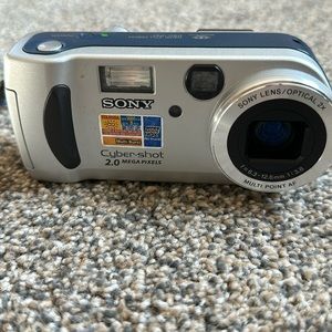 Sony cyber-shot 2.0 mega pixel camera